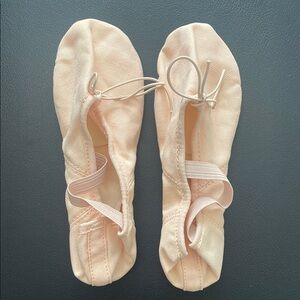 Girl’s Ballet Slippers in Soft Pink